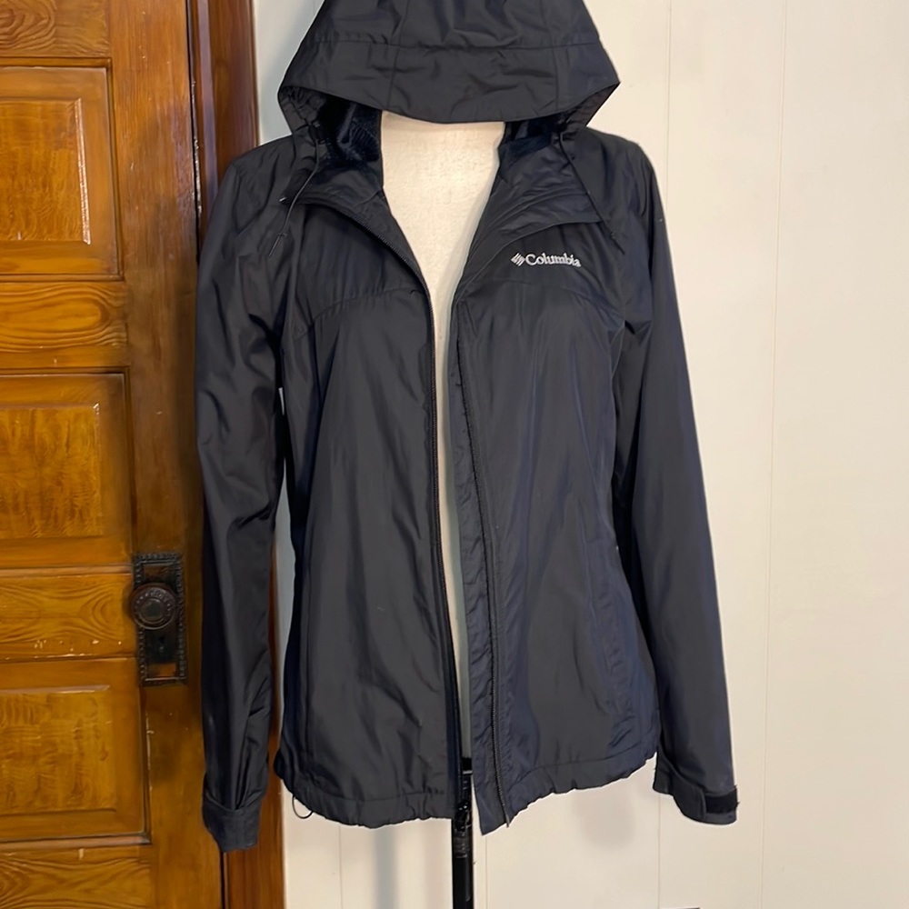 Black Columbia hooded light weight windbreaker medium.